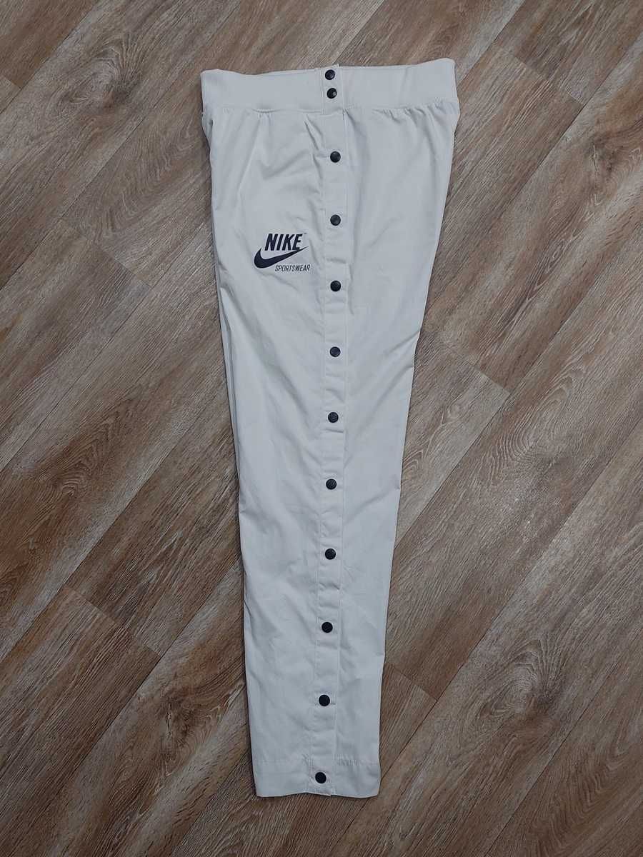 Спортивные штаны Nike с лампасами на кнопках