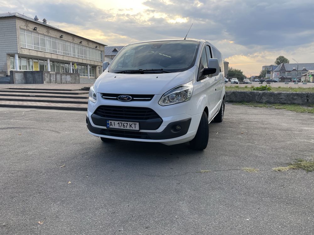 Автомобіль Ford Transit Custom