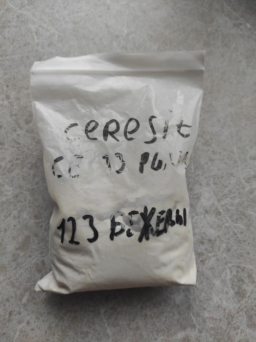 Остатки стройматериалов,обои ,плитка,затирка