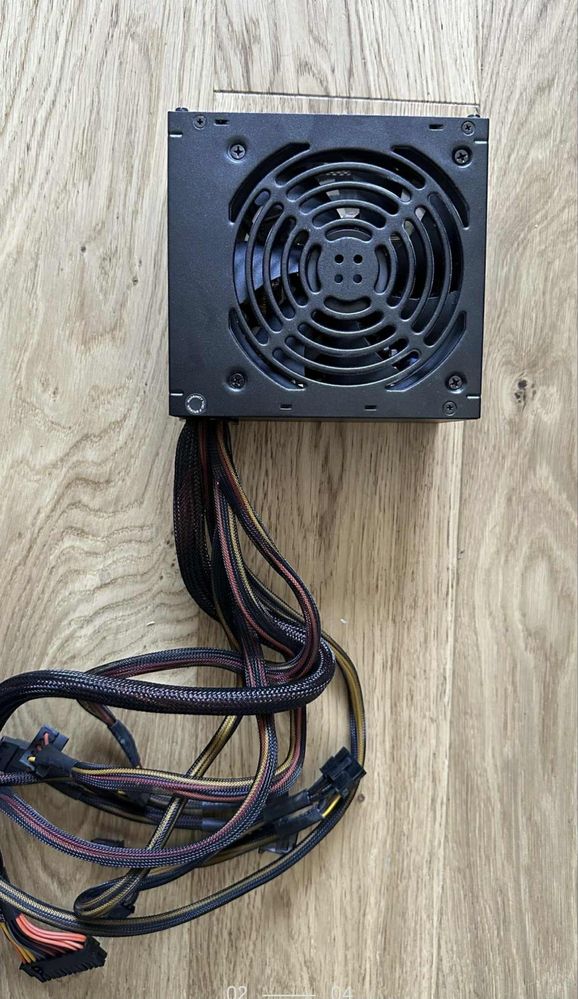 Corsair VS650 (650W)