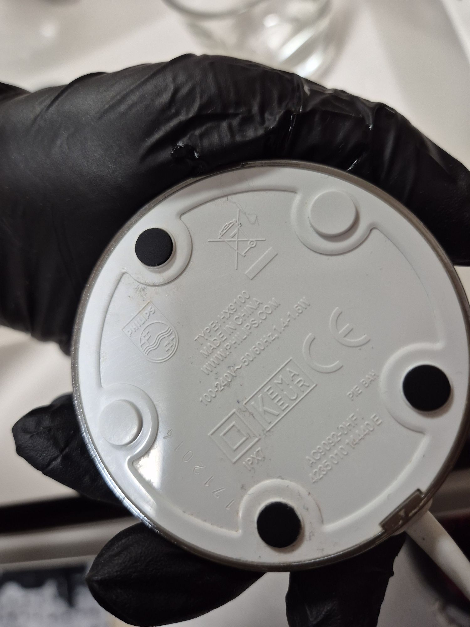 Ładowarka indukcyjna do sonicer typ HX9100