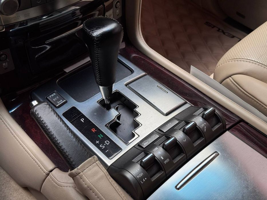 Lexus LX 570, 2008 рік, 5.7 газ/бензин, 268 тис. км., Повний привід
