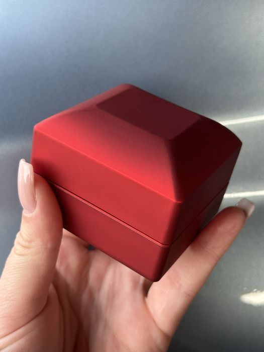 Коробочка для пропозиції або подарунка