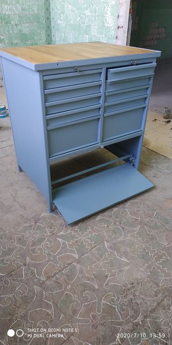 Металічна тумба .