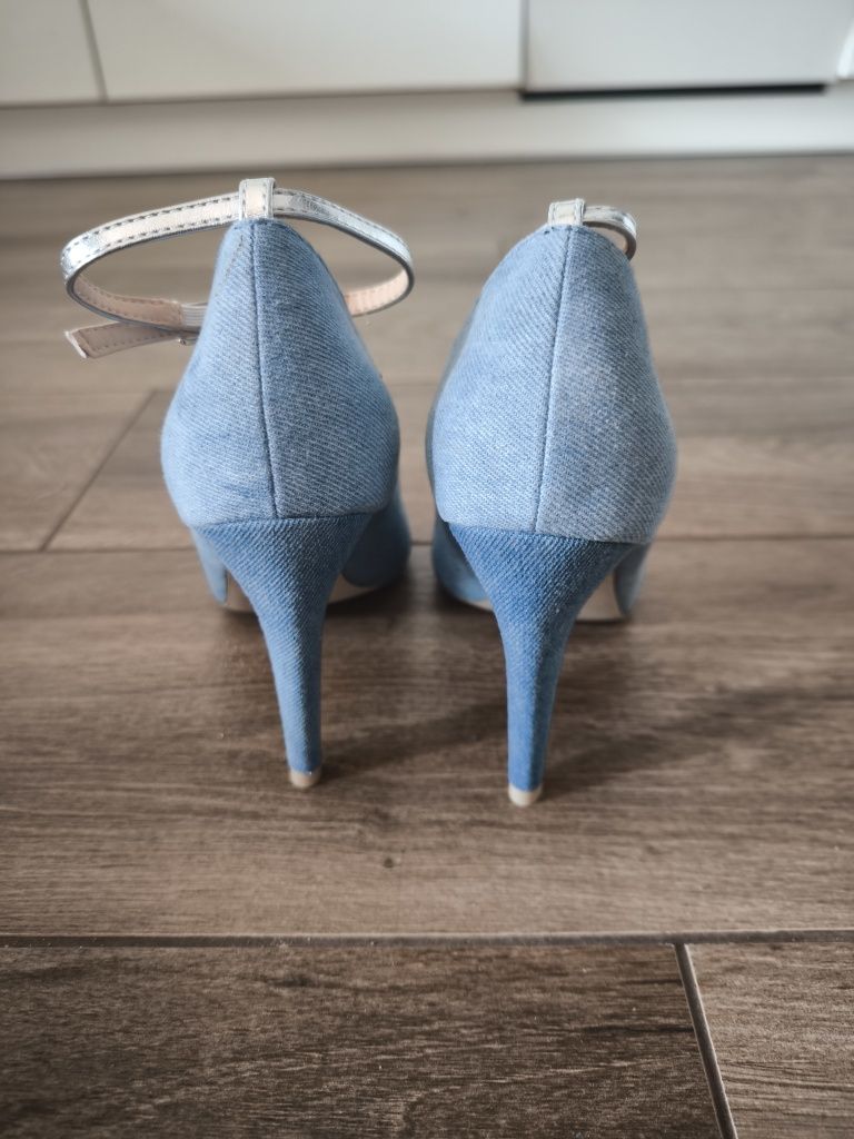 Buty na obcasie 37
