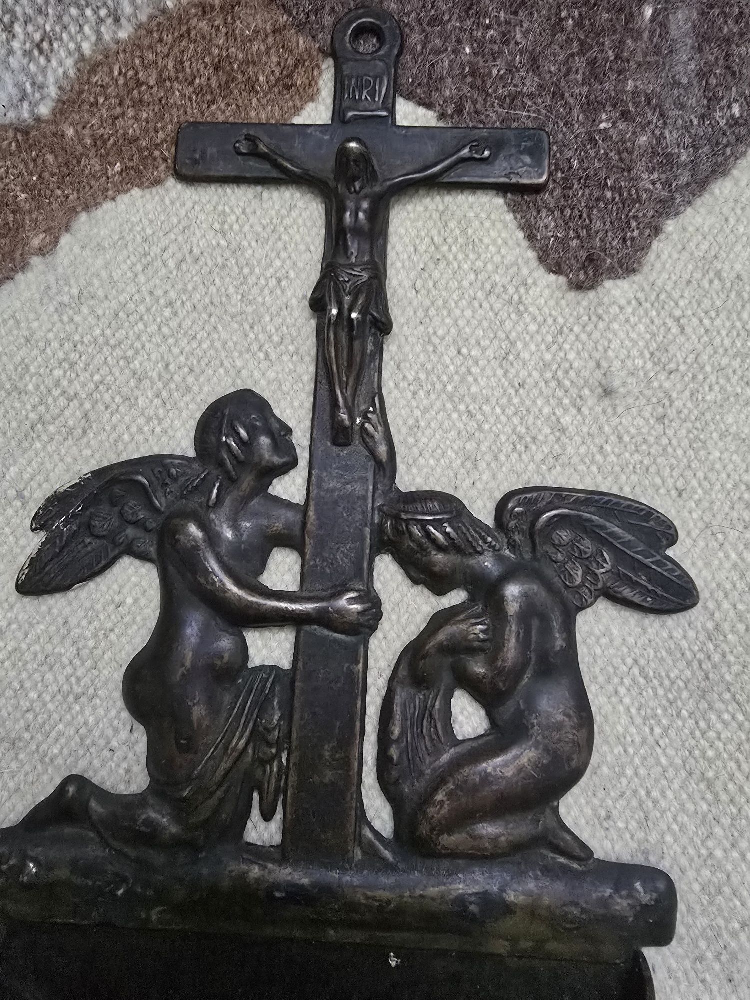 Kropielnica wykonana z mosiądzu