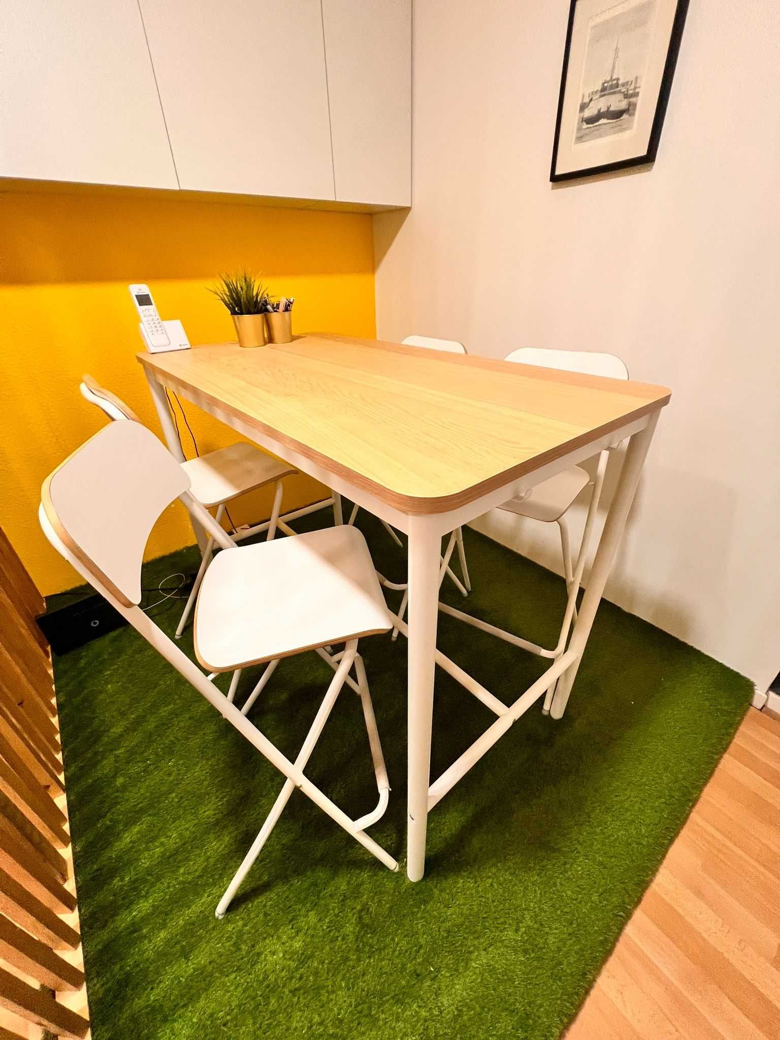 Mesa alta IKEA c/ 4 cadeiras