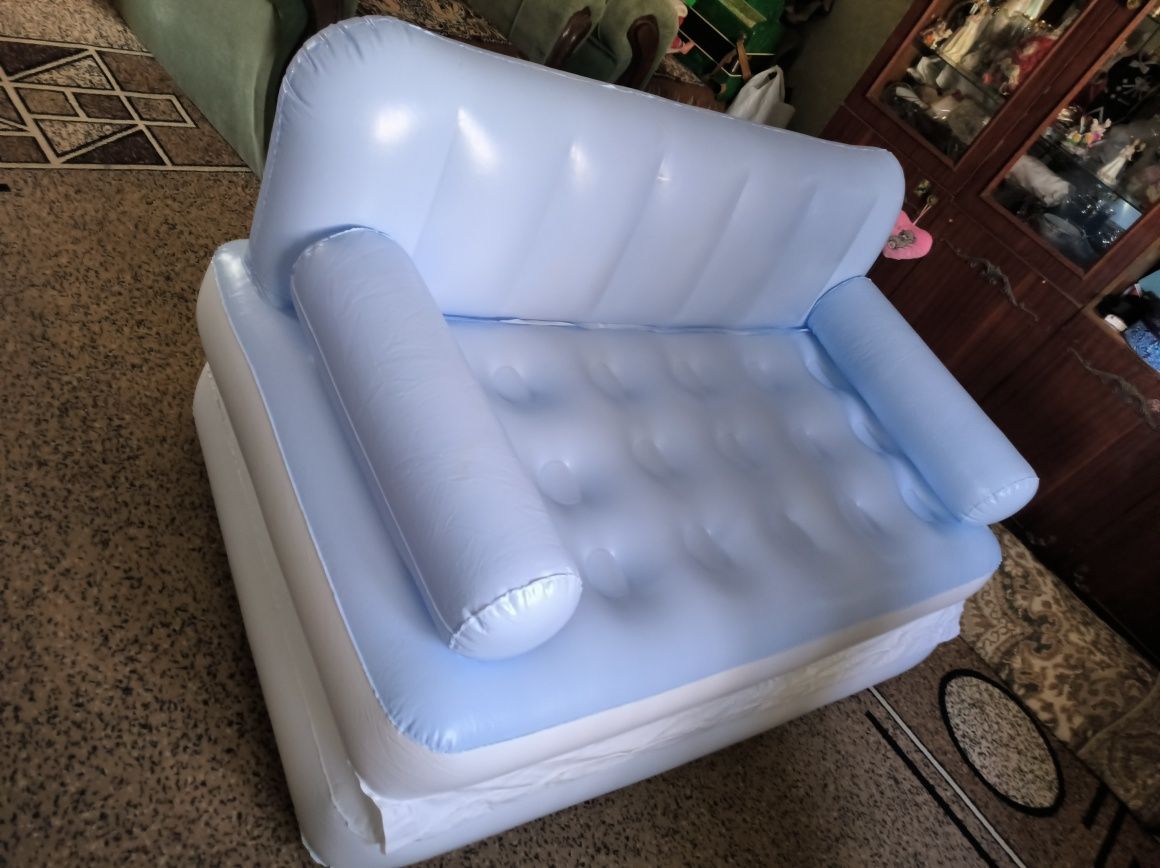 Двухспальный диван новий надувний
