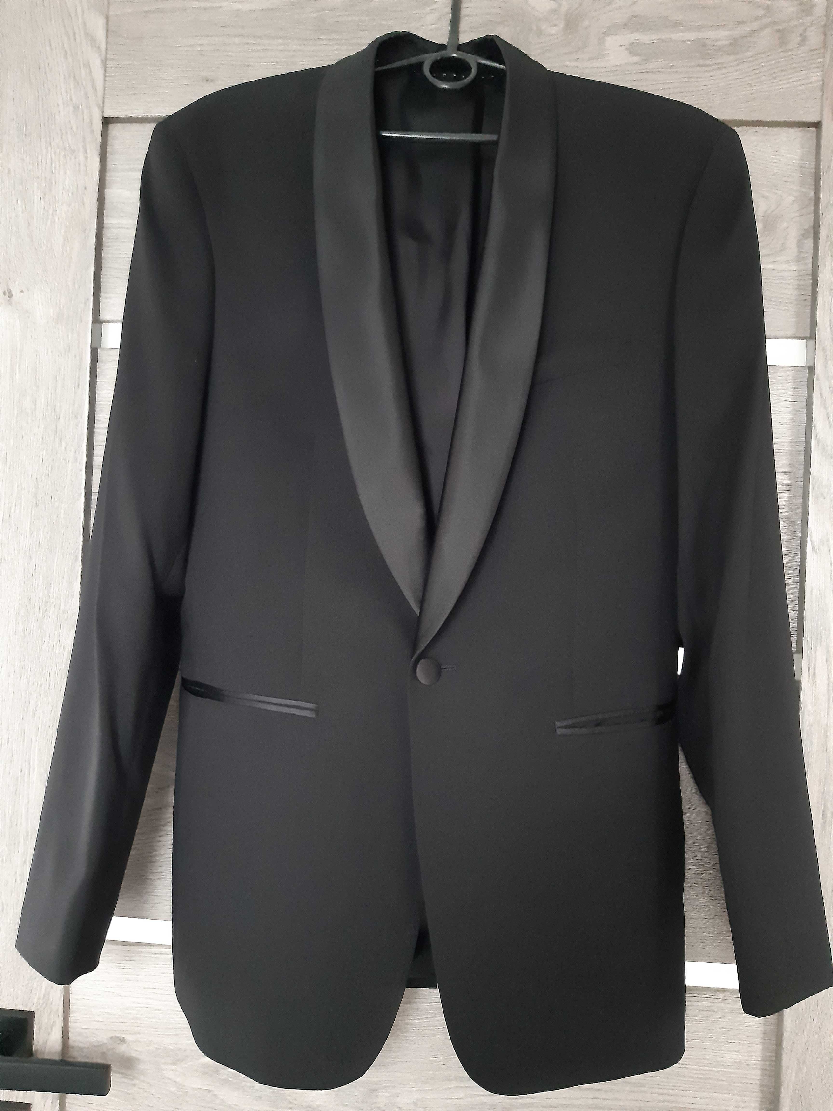 Zestaw z Giacomo Conti: czarny garnitur, koszula i dodatki. Rozmiar M