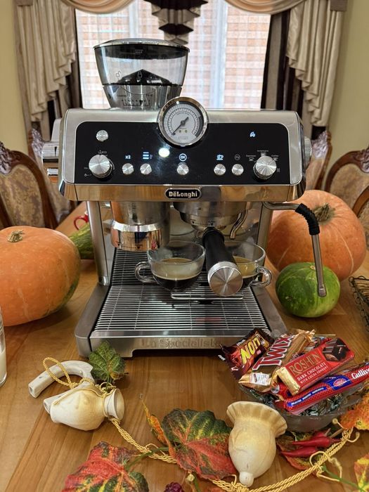 Продам привезену з Європи рожкову кофемашину delonghi EC 9555.m