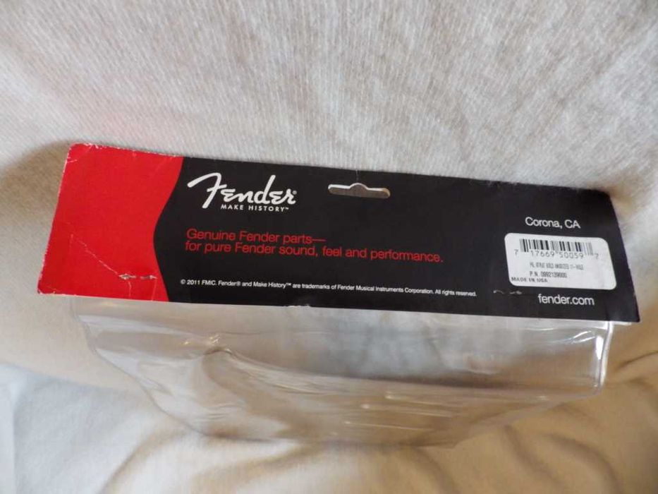 Oryginalny Fender Stratocaster Metalowy Gold Pickquard