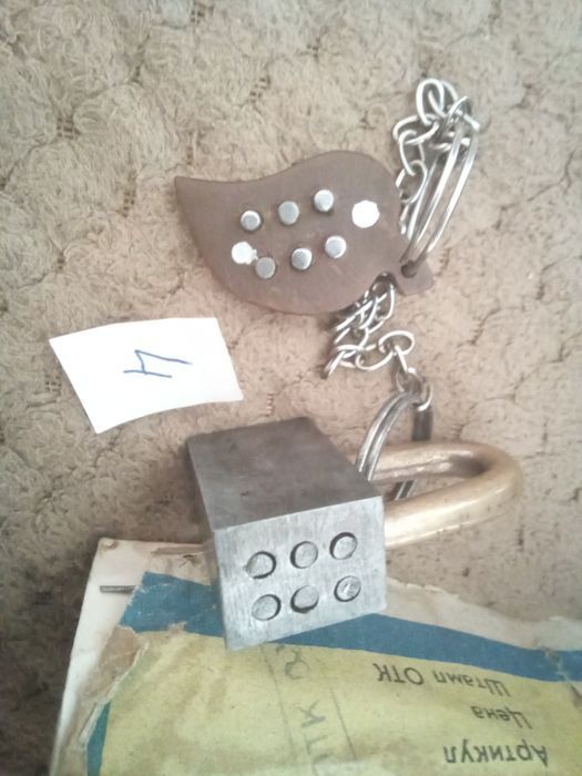 Замок гаражный , навесной замок.