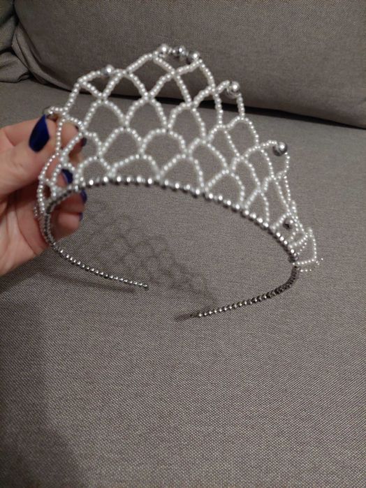 Красивая корона с бисера, бусин
Ручная работа