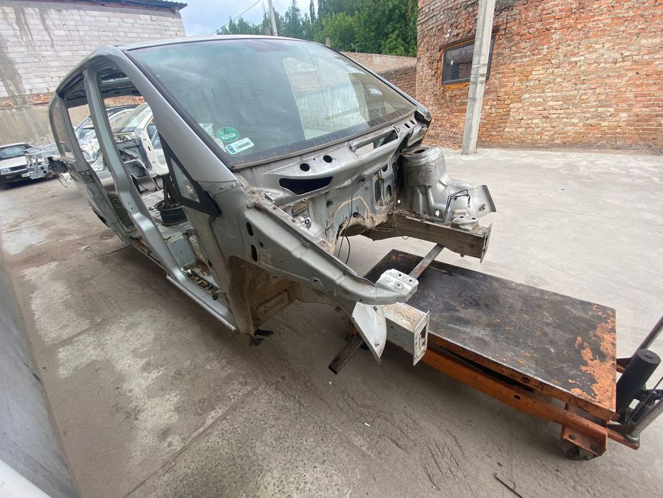 Кузов Віто 639 порезка кузова Mercedes Vito W639 четверть лонжерон