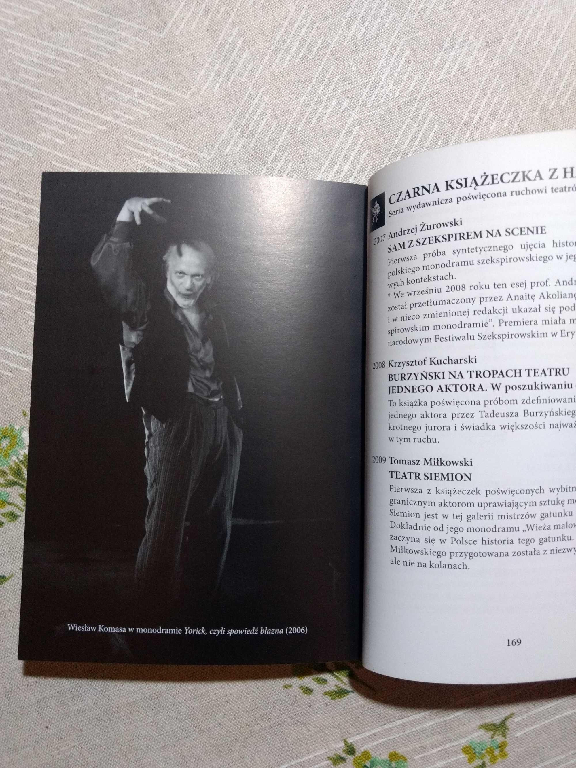 Książka "Wędrowanie... Jednoosobowy teatr Wiesława Komasy"