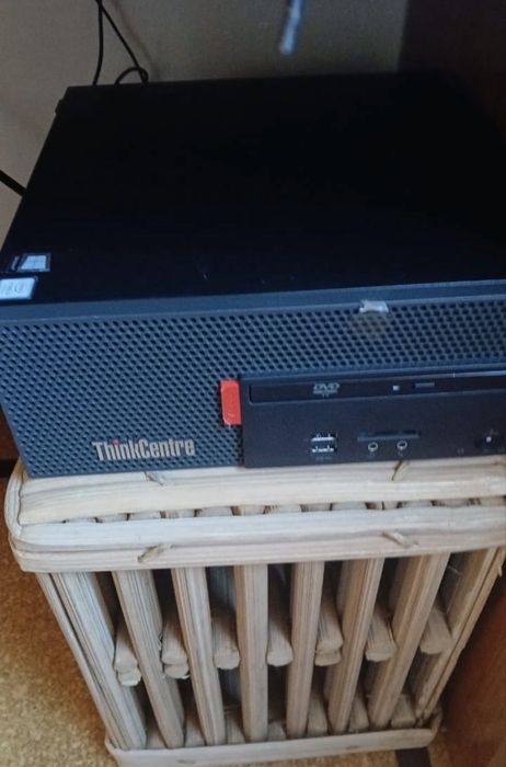 Lenovo ThinkCentre M710E + Monitor Dell