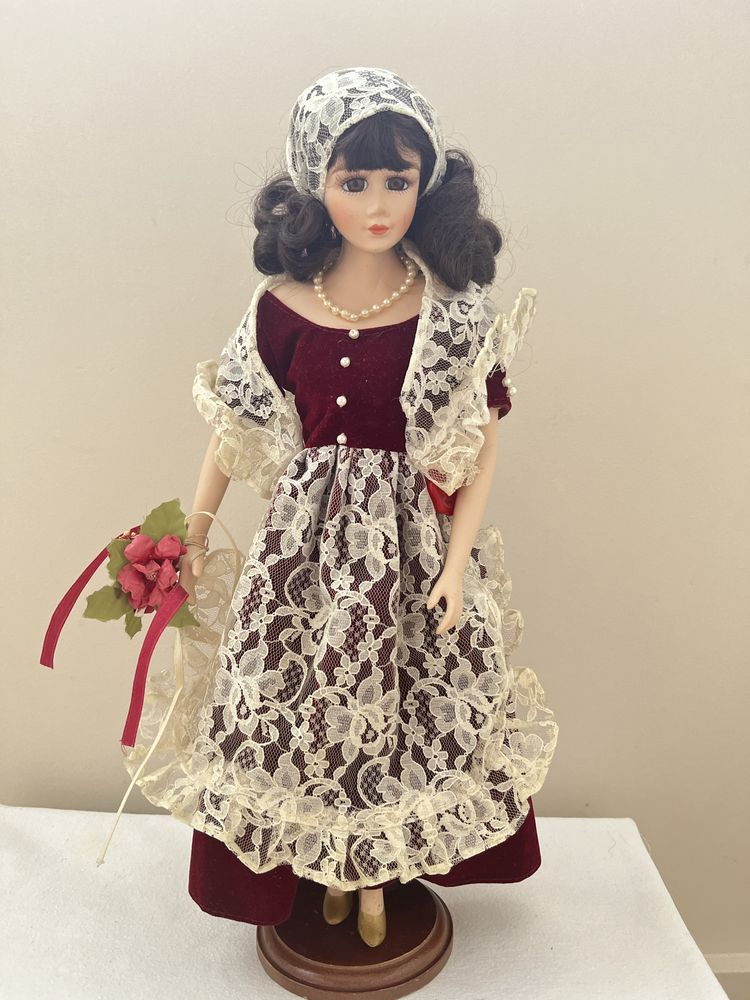 Piekna lalka porcelanowa