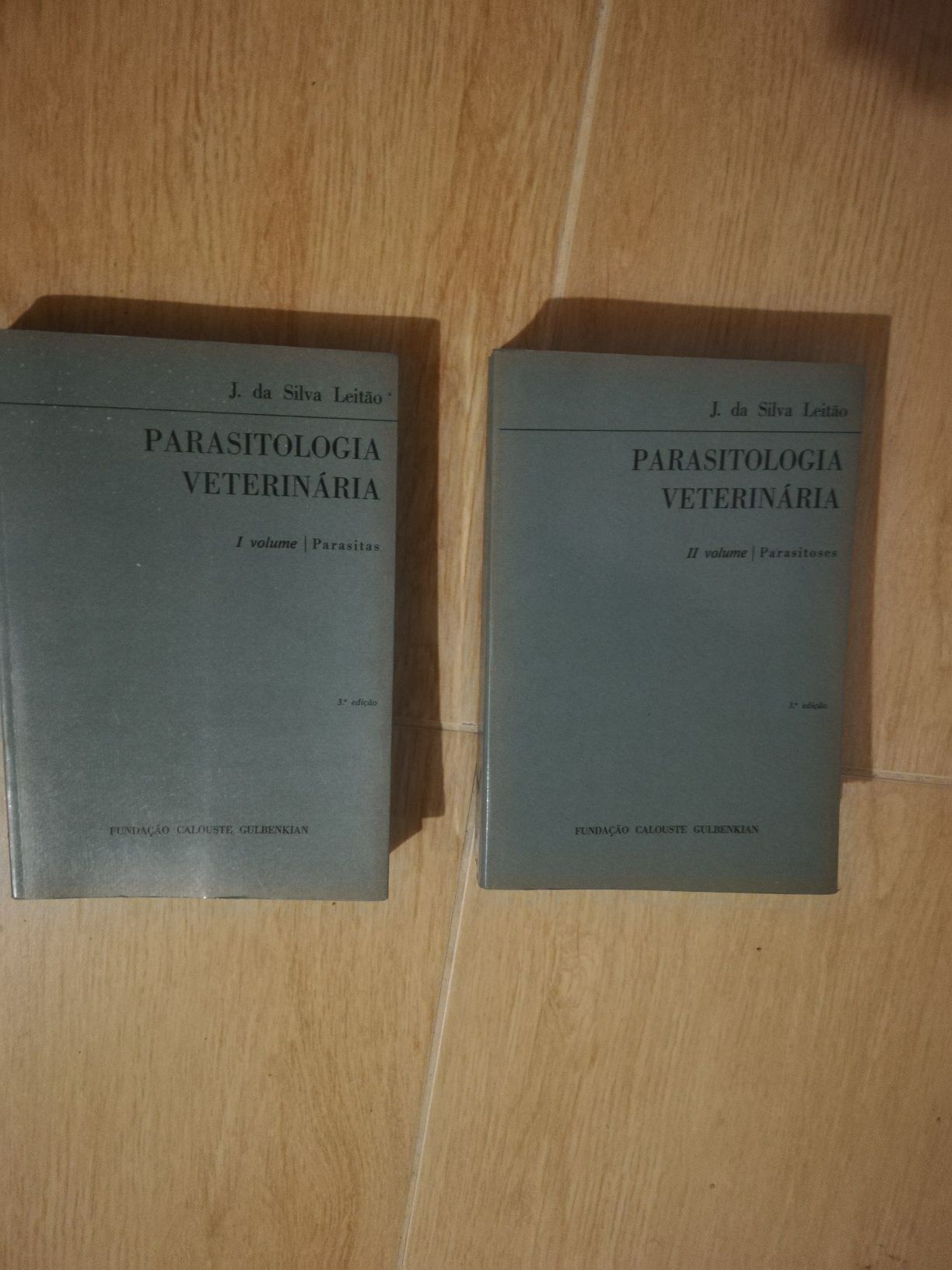 2 livros Parasitologia veterinária vol. I - Parasitas + vol. II - Para