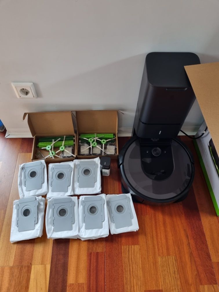 IRobot Roomba I7+ z stacją Clean Base +akcesoria
