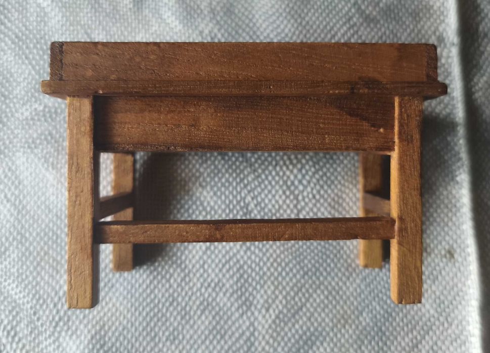 Escrivaninha casa de bonecas