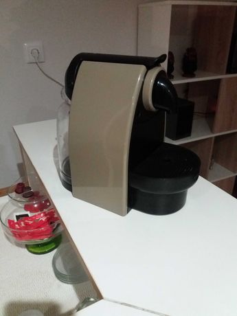 Máquina de café nespresso e delta (MELHOR OFERTA)