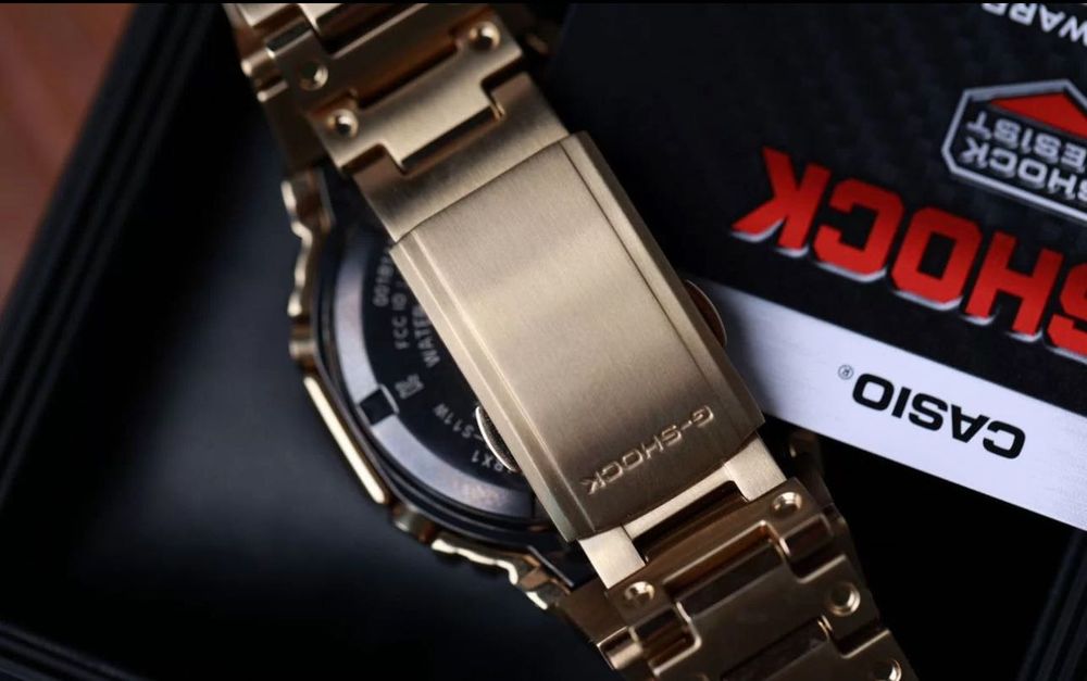 Продаю свои часы Casio G-Shock GM-B2100GD-9A