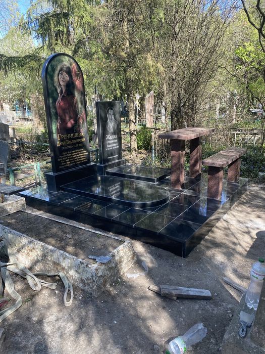 Вироби з Токівського граніту. Плитка, пам’ятники, облицювання.