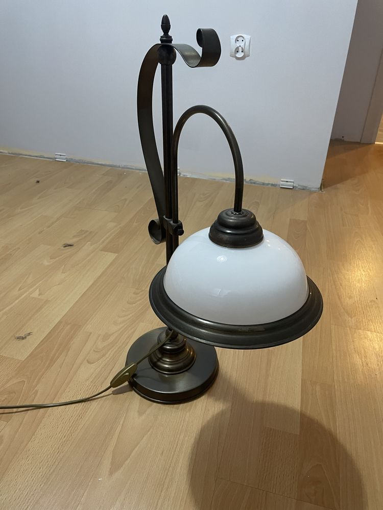 Lampka nocna stojąca