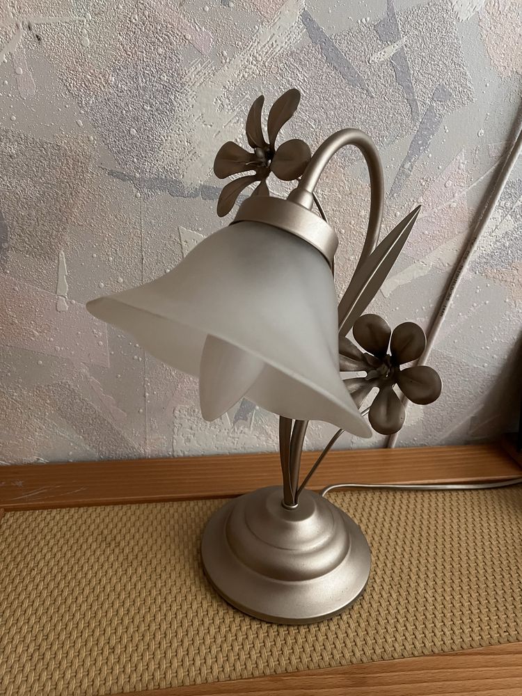 Lampka nocna stołowa