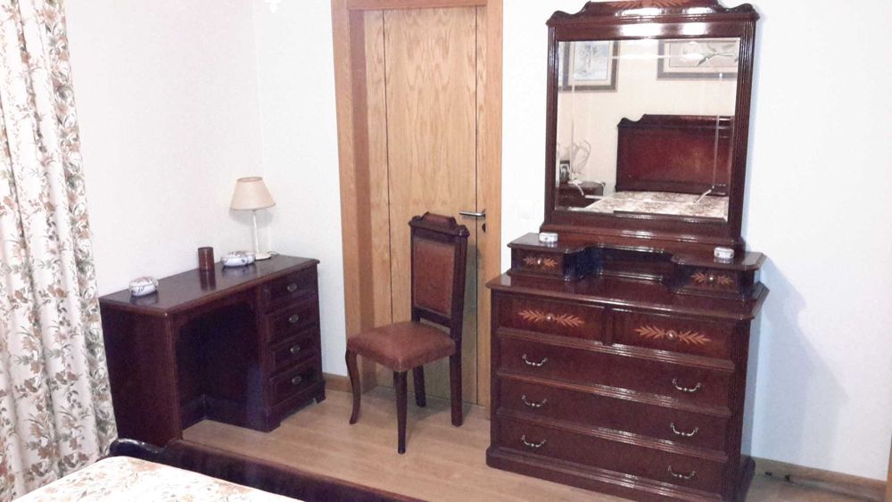 Mobília de Quarto Casal Completa (Roupeiro + Secretária)