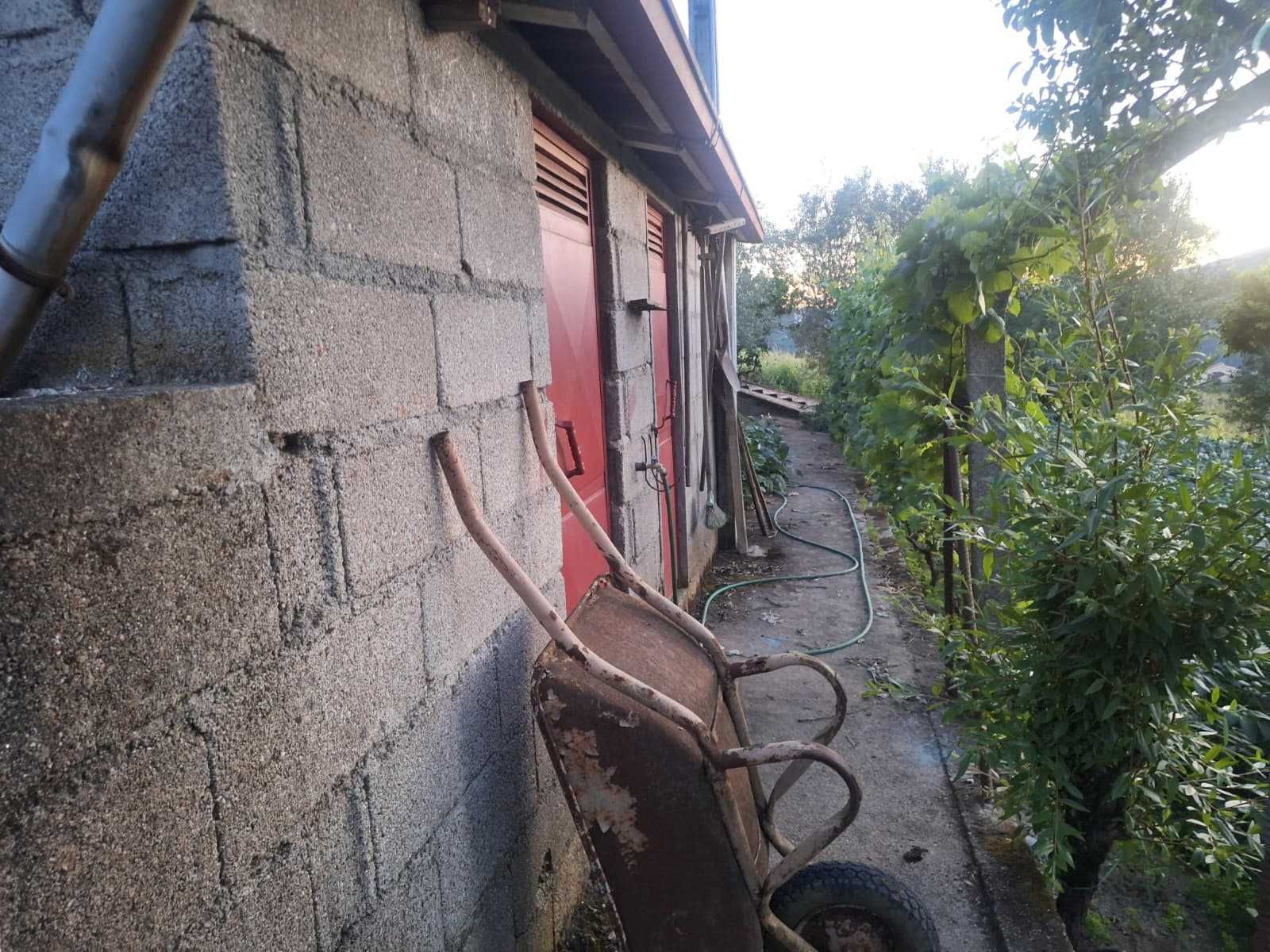 Terreno 1400 m² em Frende, com viabilidade de construção