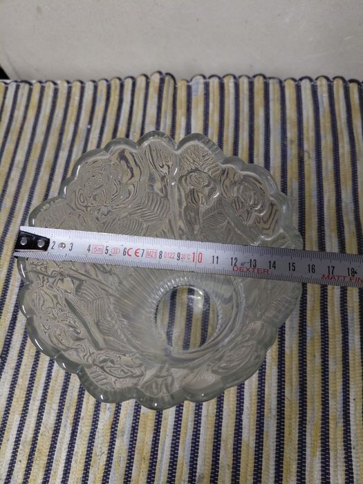 Jarra antiga de vidro para flores