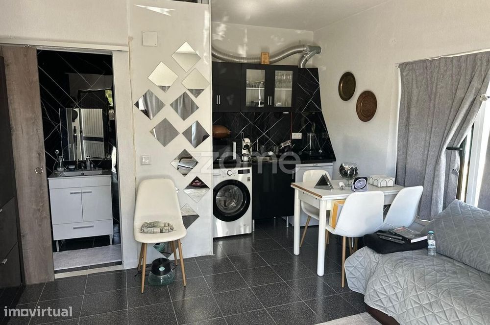 Estúdio T0 com Arrecadação e Jardim – Charneca da Cotovia, Sesimbra...