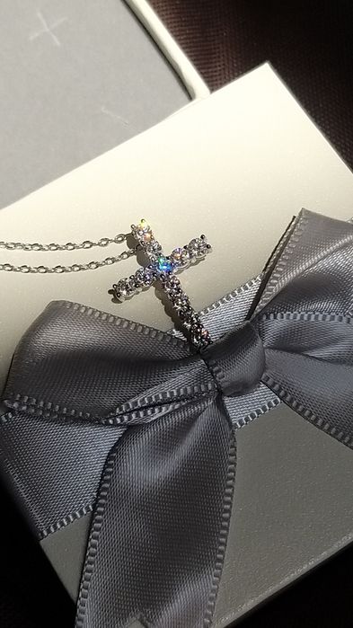 Хрестик срібний з муасанітами, муасаніт синтетичний діамант