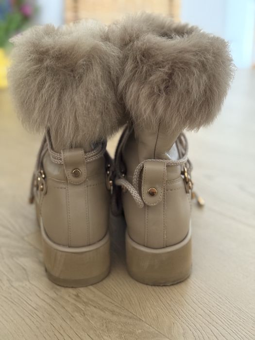 Чоботи  Uterqüe