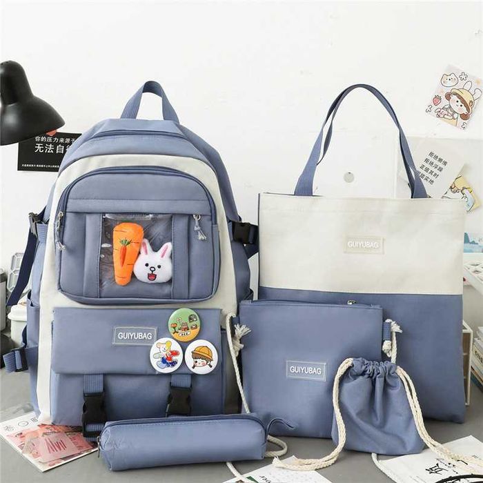 Школьный комплект 5 в 1 - Школьный рюкзак + 5 значков и 1 брелок