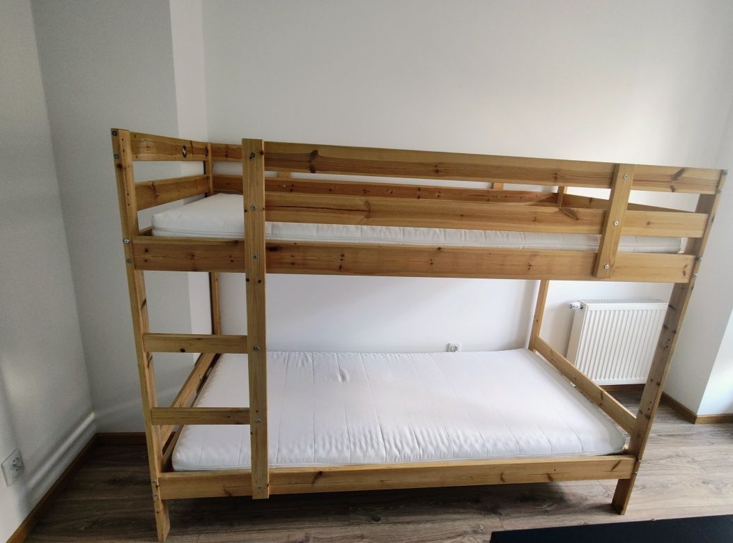 Łóżko piętrowe Ikea plus materace