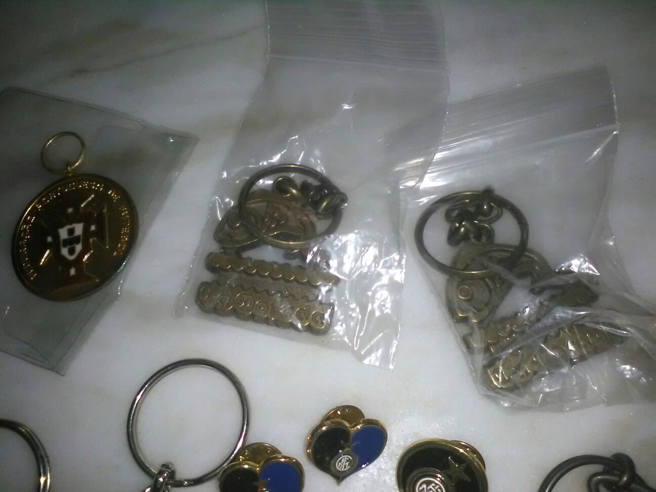 Conjunto de Pin's/Porta Chaves/Medalhas Antigas