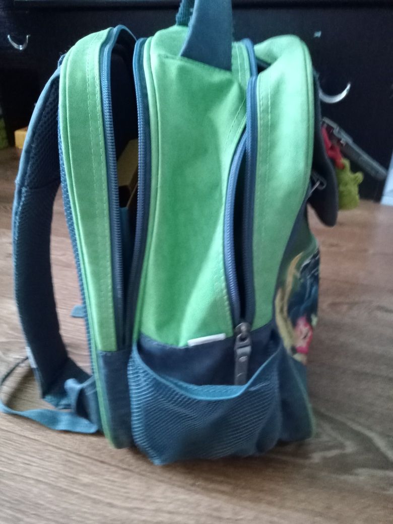 Рюкзак, портфель шкільний
