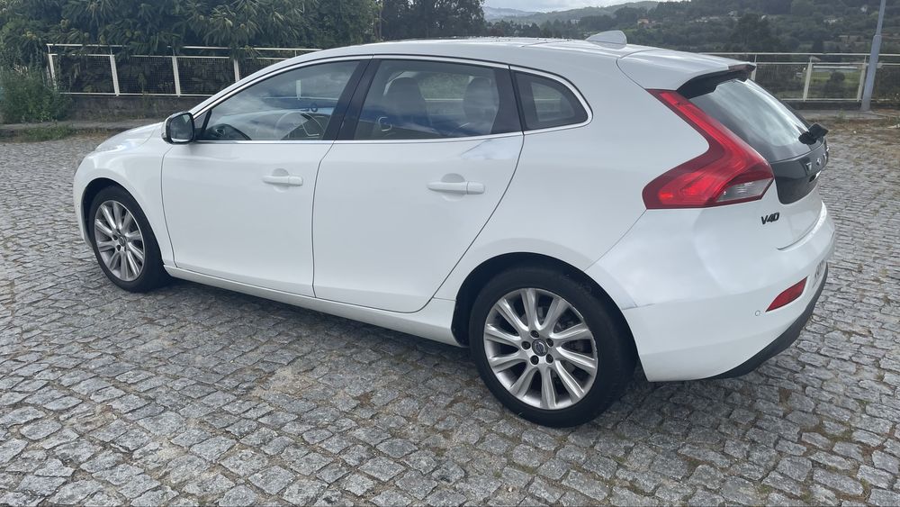 Volvo V40 D2 2013