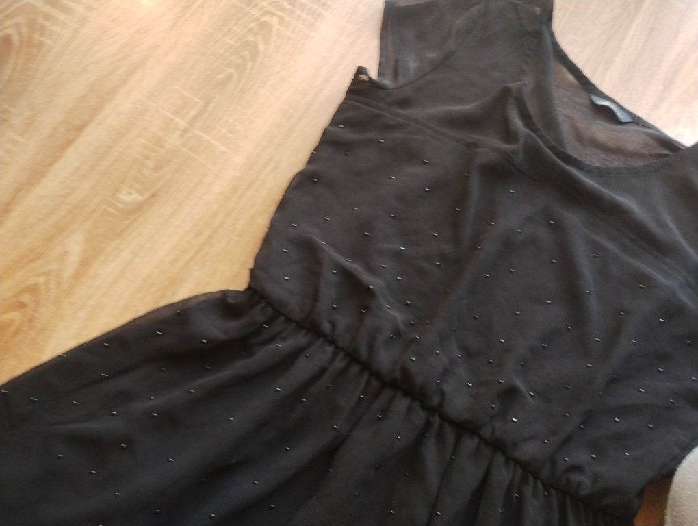 Sukienka czarna z siateczką na dekoldzie