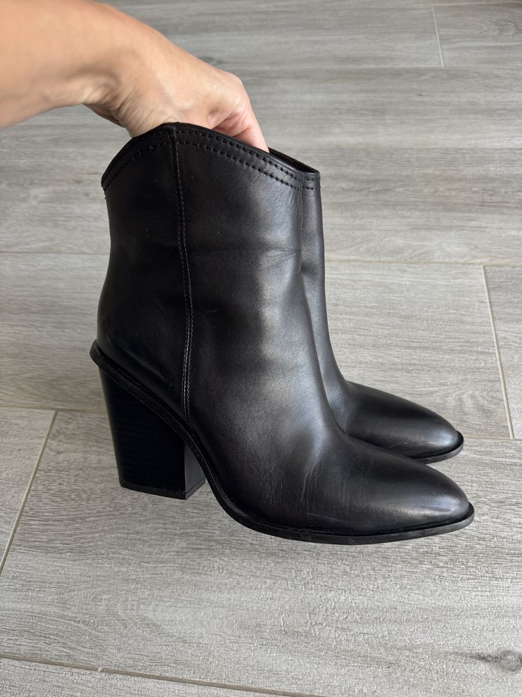 Шкіряне взуття Zara