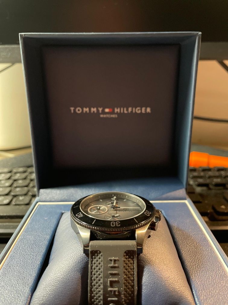 Zegarek Tommy Hilfiger Model Larson