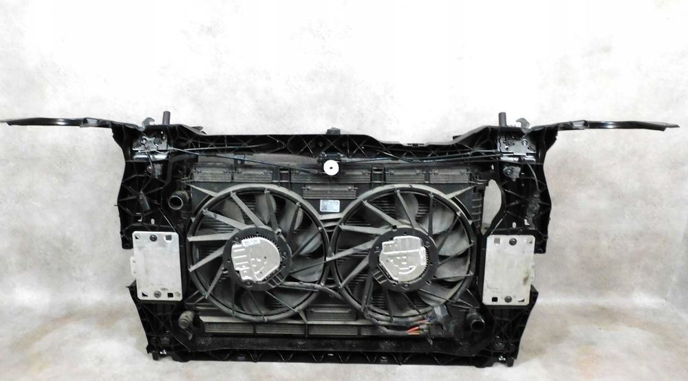 AUDI Q5 80A Передня панель, телевізор