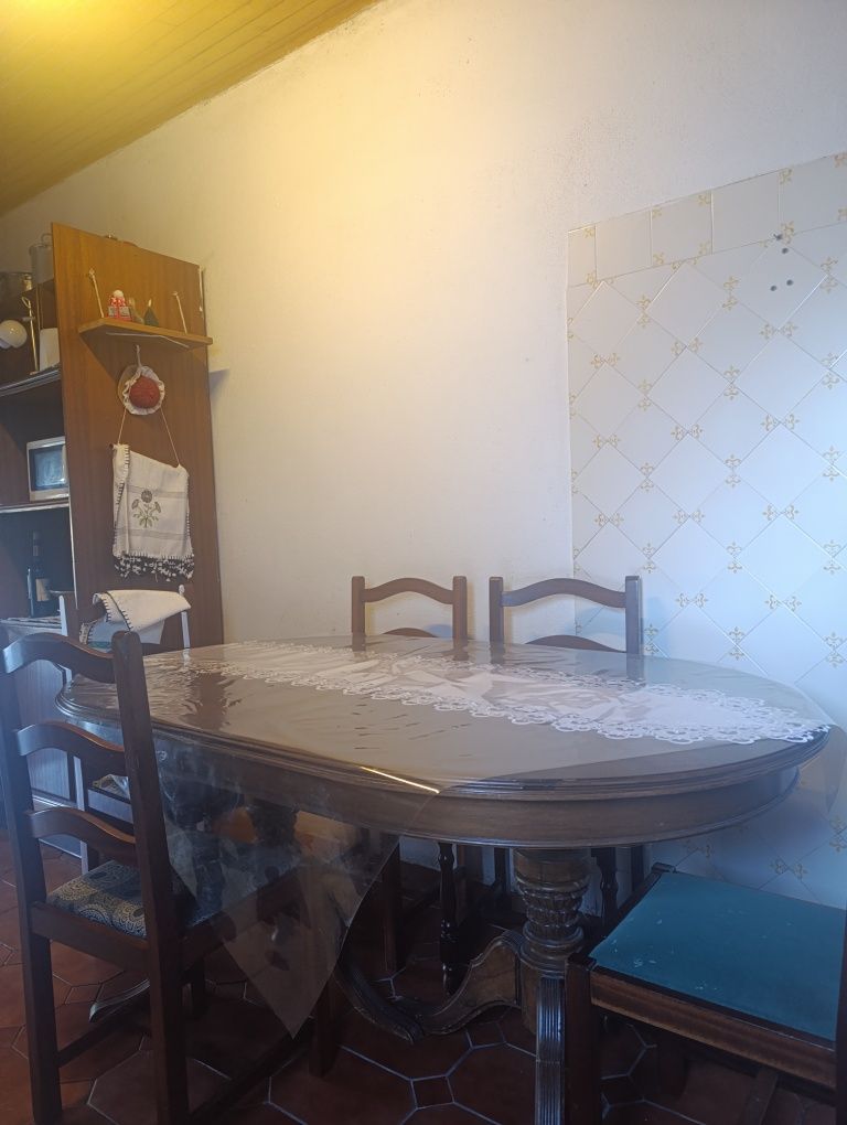 Mesa de Jantar Extensível com Cadeiras