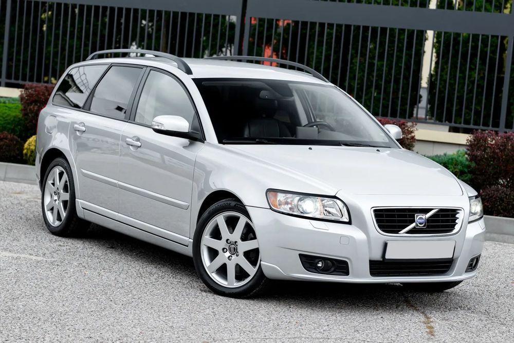 Volvo V50 2,4 D5 Xenon Nawigacja Podgrzewane Fotele Tempomat Klimatyzacja