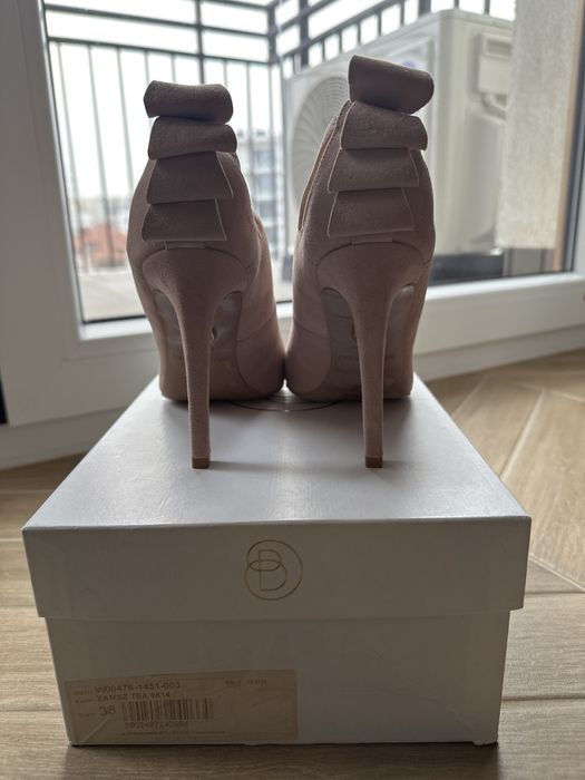 Baldowski szpilki zamszowe