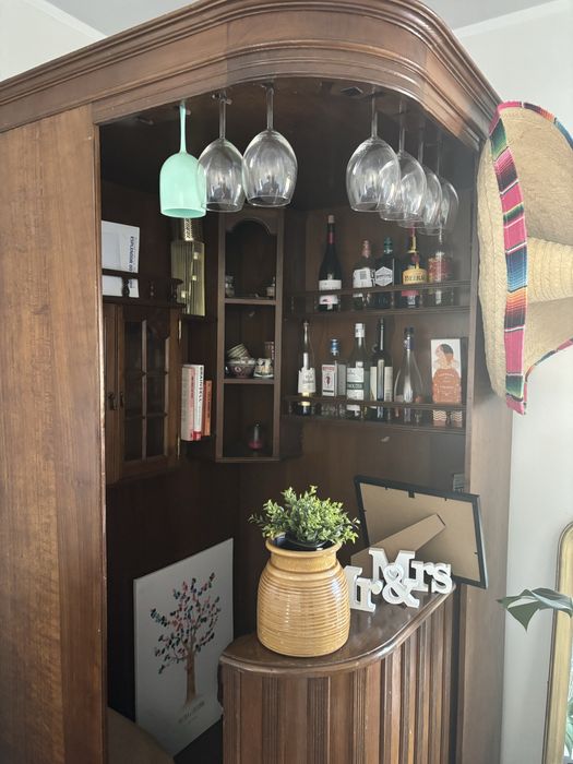 Vende-se VAR elegante – 2,57 m (altura) x 1,00 m (largura)