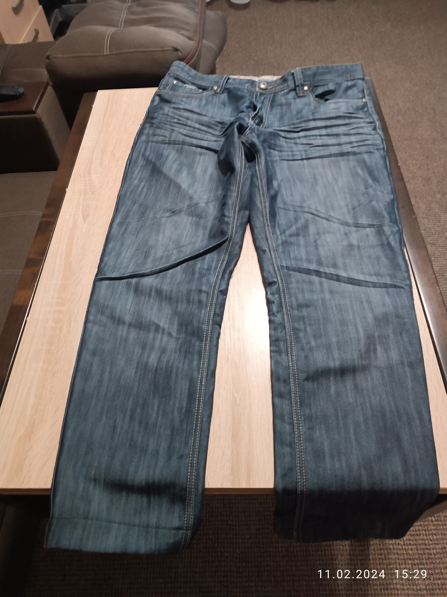 Продам джинсы 52 размер