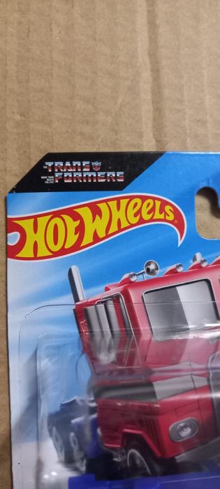 Optimus prime hot wheels trasformers